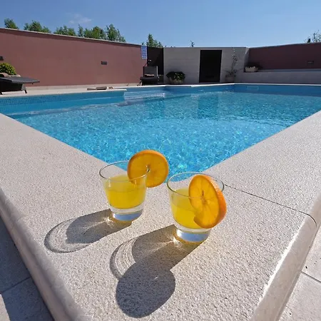 Villa Komel With Pool Fazana Exterior photo