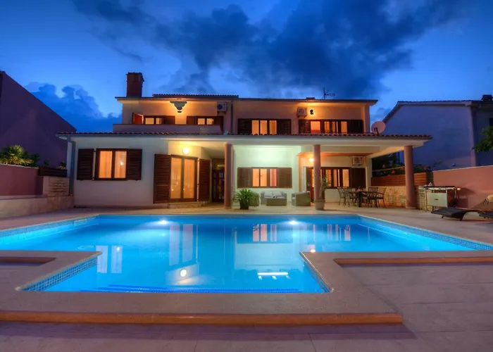 Villa Komel With Pool